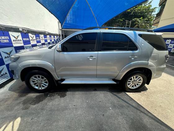 TOYOTA HILUX SW4 2.7 SR 4X2 16V FLEX 4P AUTOMÁTICO TOYOTA HILUX SW4 2.7 SR 4X2 16V FLEX 4P AUTOMÁTICO
